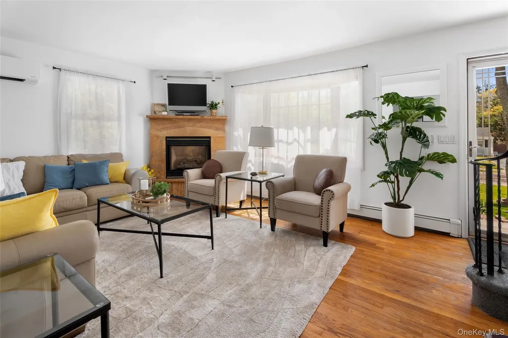 27 Summit Boulevard Westhampton NY 11977