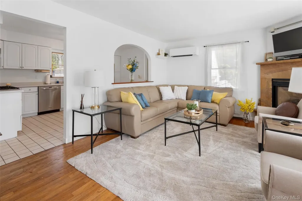 27 Summit Boulevard Westhampton NY 11977