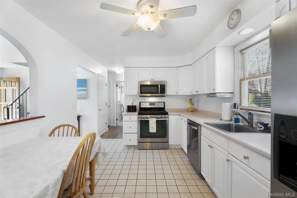27 Summit Boulevard Westhampton NY 11977