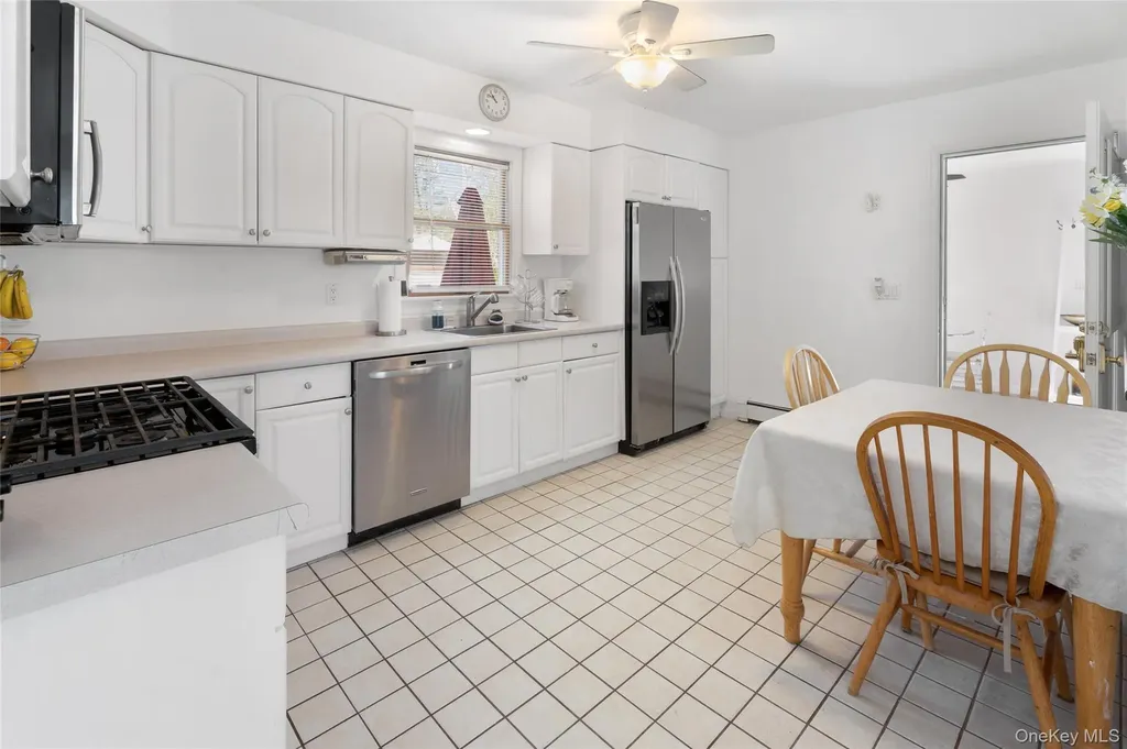 27 Summit Boulevard Westhampton NY 11977