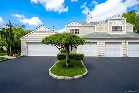 359 Colonial Circle Manorville NY 11949