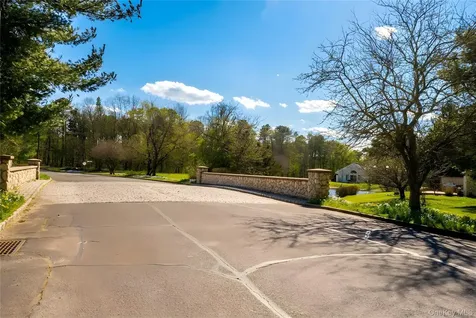 359 Colonial Circle Manorville NY 11949