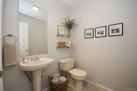 359 Colonial Circle Manorville NY 11949