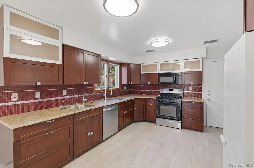 41 S Monsey Road Monsey NY 10952