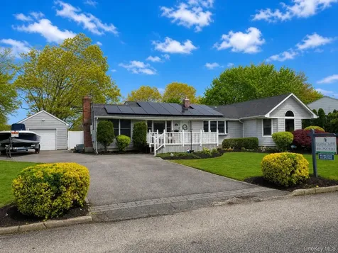 98 Fawn Lane E South Setauket NY 11720