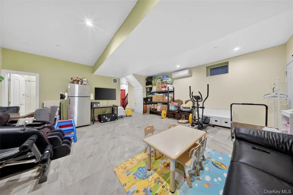 151-23 26th Avenue Flushing NY 11354