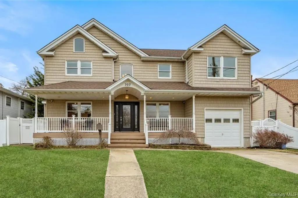 303 Sherbrooke Road Lindenhurst NY 11757