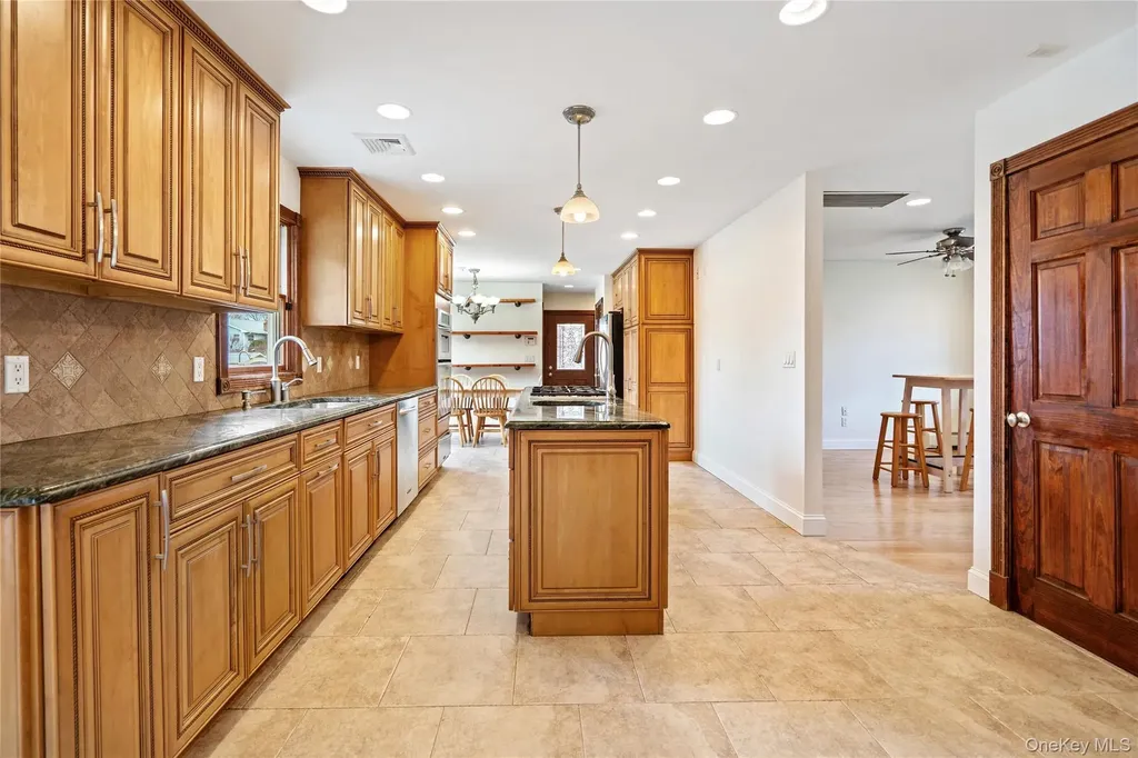 303 Sherbrooke Road Lindenhurst NY 11757