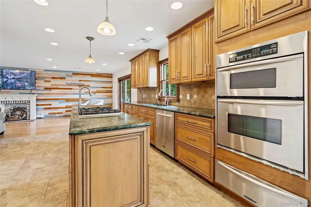 303 Sherbrooke Road Lindenhurst NY 11757