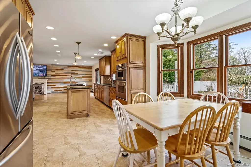 303 Sherbrooke Road Lindenhurst NY 11757