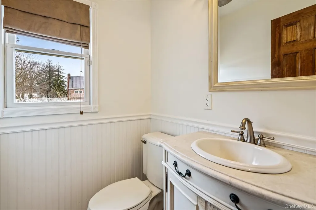 303 Sherbrooke Road Lindenhurst NY 11757