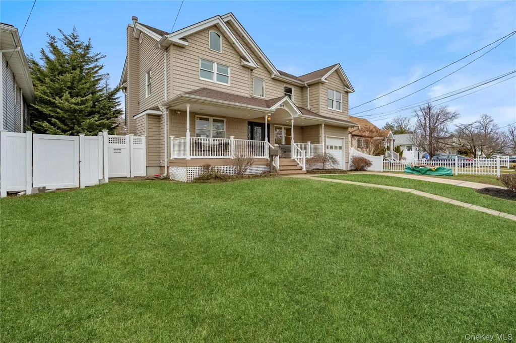 303 Sherbrooke Road Lindenhurst NY 11757