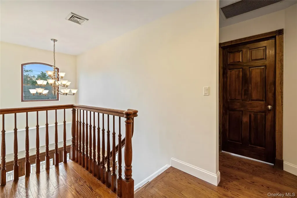 303 Sherbrooke Road Lindenhurst NY 11757
