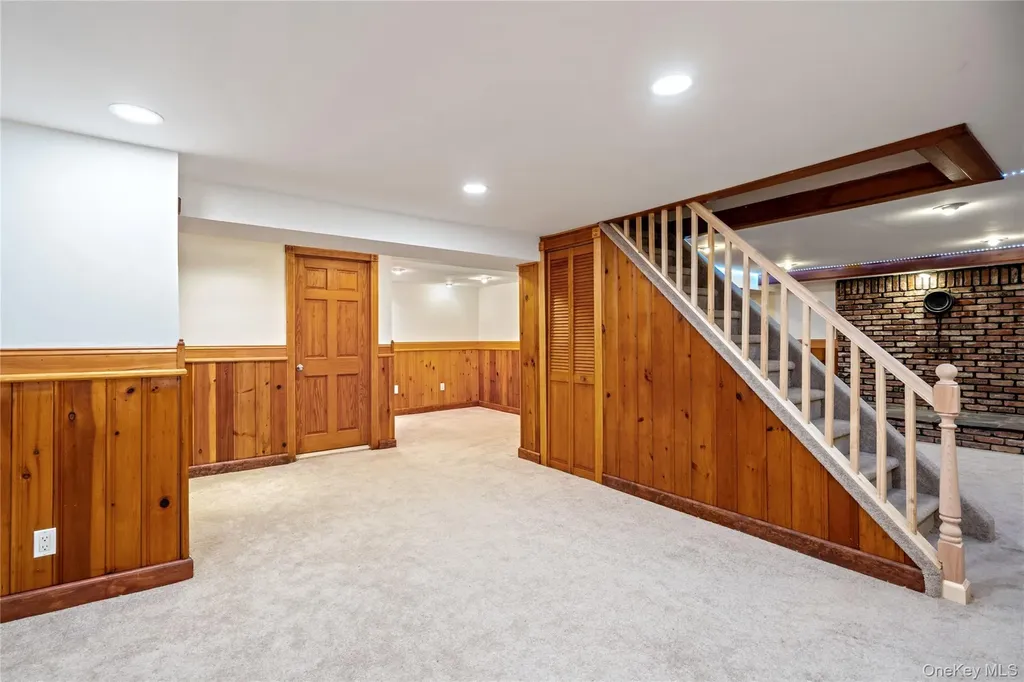 303 Sherbrooke Road Lindenhurst NY 11757