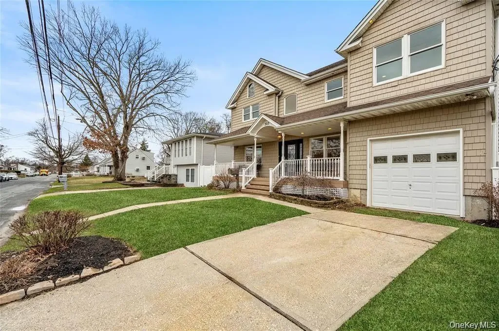 303 Sherbrooke Road Lindenhurst NY 11757