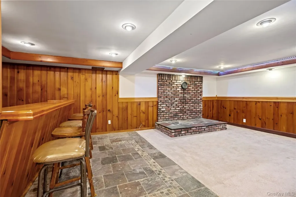 303 Sherbrooke Road Lindenhurst NY 11757