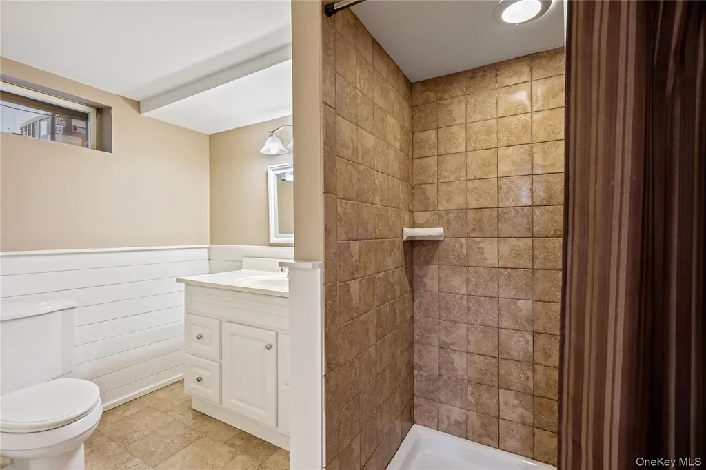 303 Sherbrooke Road Lindenhurst NY 11757