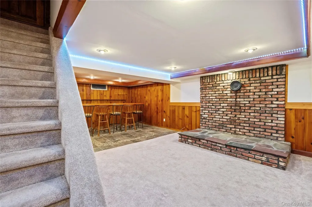303 Sherbrooke Road Lindenhurst NY 11757