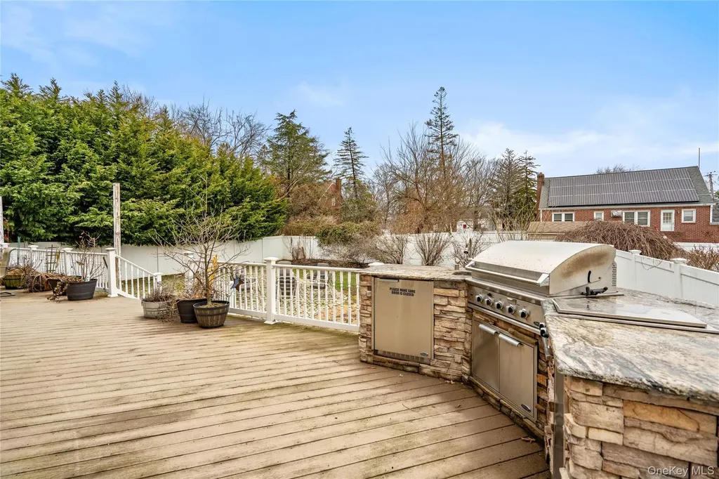 303 Sherbrooke Road Lindenhurst NY 11757