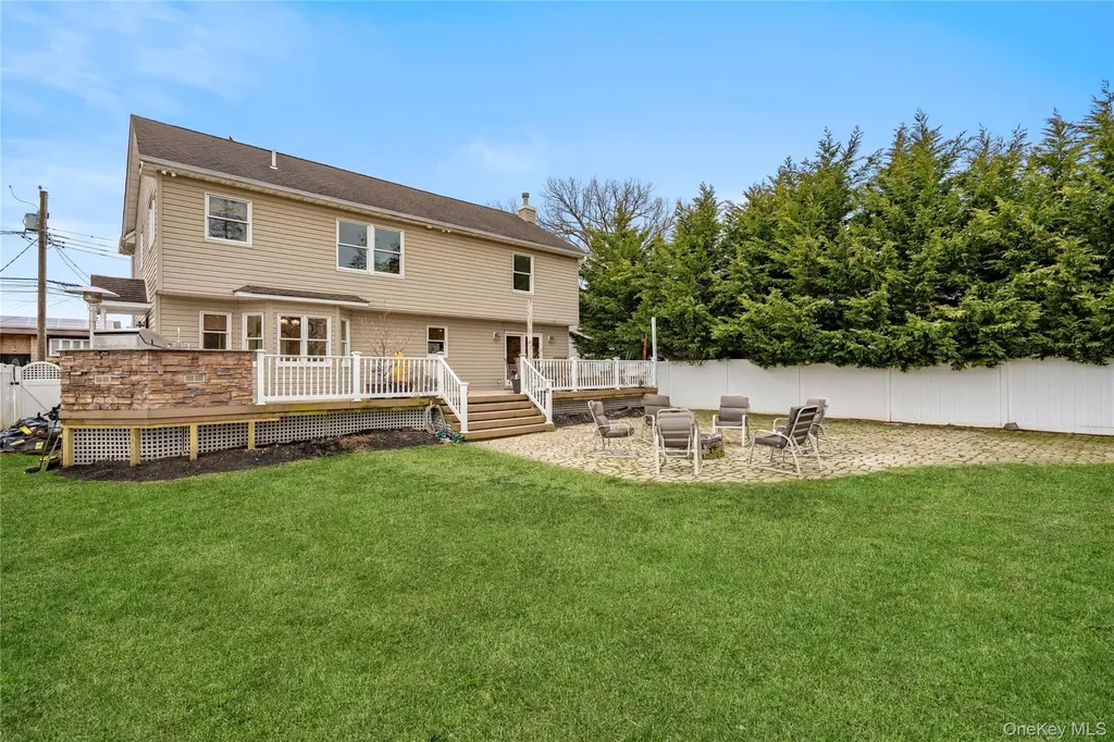 303 Sherbrooke Road Lindenhurst NY 11757