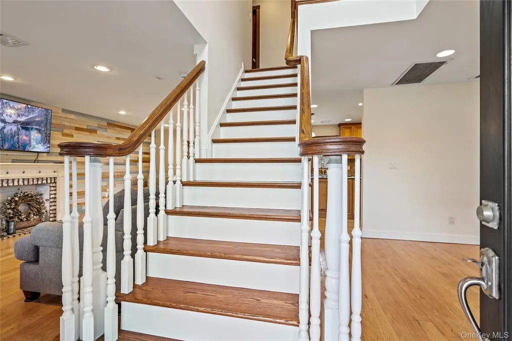 303 Sherbrooke Road Lindenhurst NY 11757