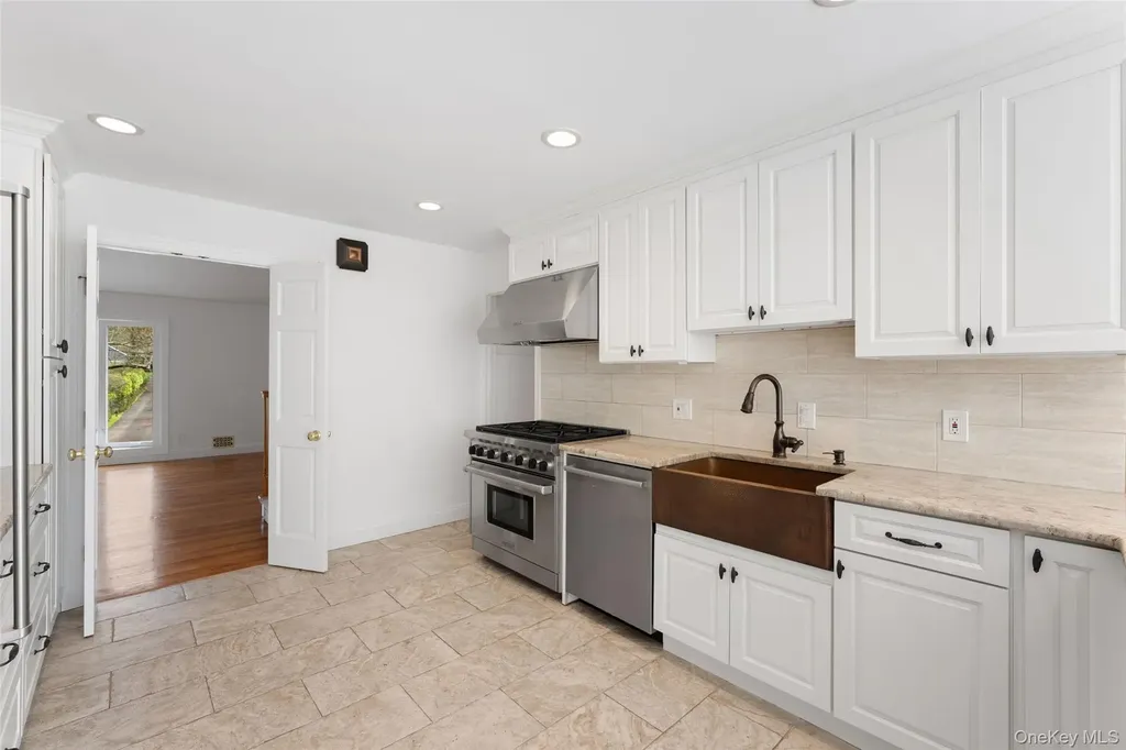 10 Cherry Lane Scarsdale NY 10583