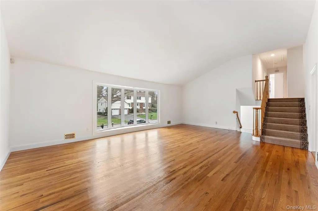 10 Cherry Lane Scarsdale NY 10583