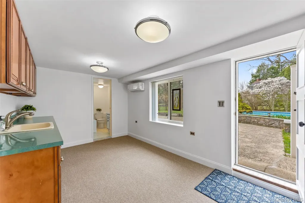 10 Cherry Lane Scarsdale NY 10583