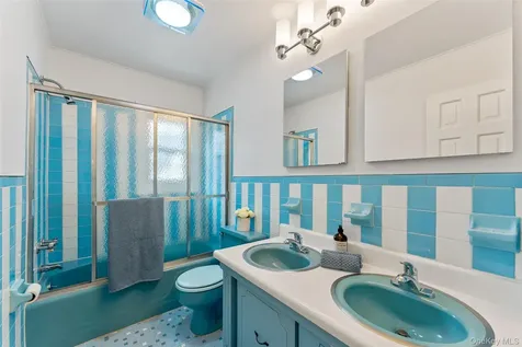 10 Cherry Lane Scarsdale NY 10583