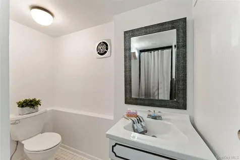 10 Cherry Lane Scarsdale NY 10583