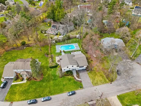 10 Cherry Lane Scarsdale NY 10583