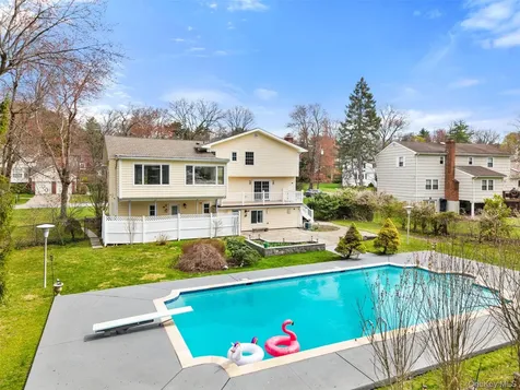 10 Cherry Lane Scarsdale NY 10583