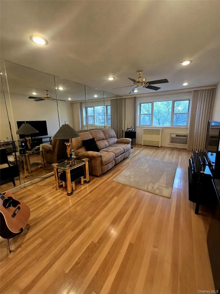 89-40 151th Avenue Howard Beach NY 11414
