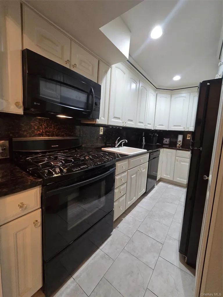 89-40 151th Avenue Howard Beach NY 11414