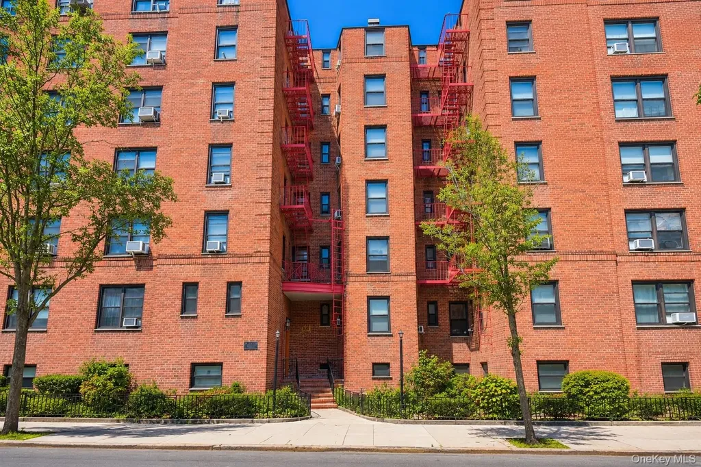 34-20 78th Jackson Heights NY 11372