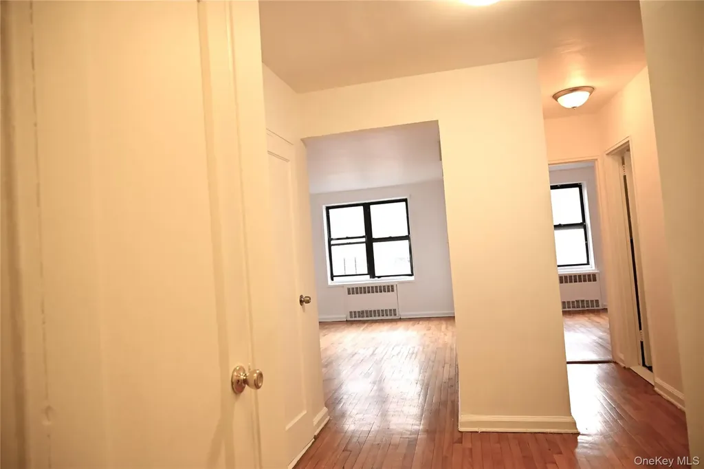 34-20 78th Jackson Heights NY 11372