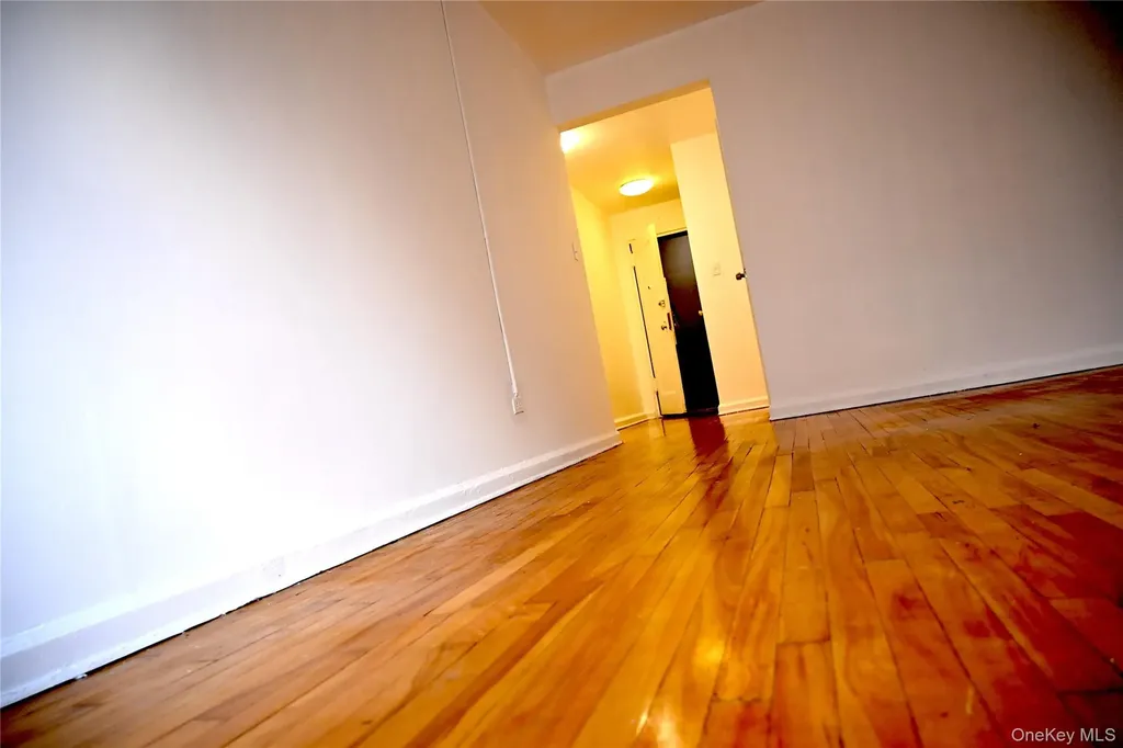 34-20 78th Jackson Heights NY 11372