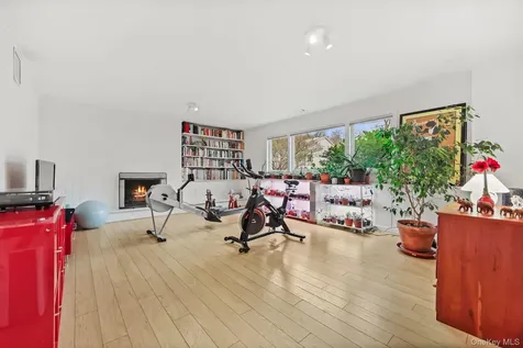 6 Jason Lane Mamaroneck NY 10543