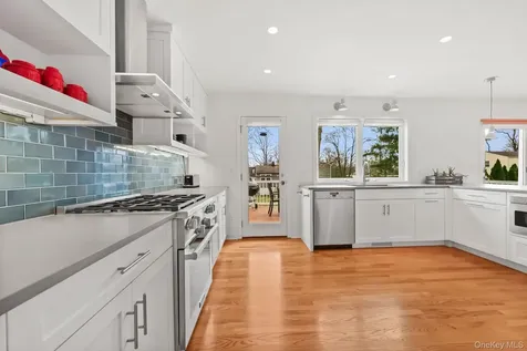 6 Jason Lane Mamaroneck NY 10543