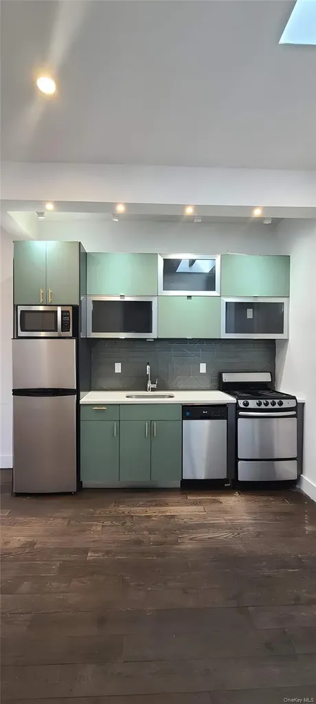 548 Howard Avenue Brooklyn NY 11233