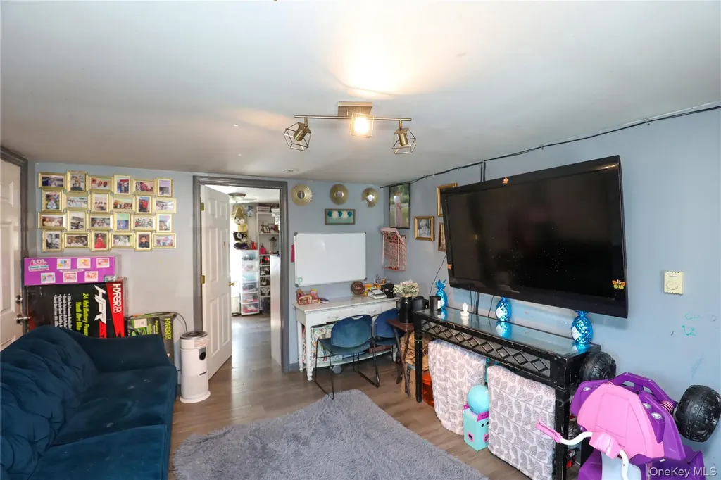 654 Broadway Esopus NY 12429