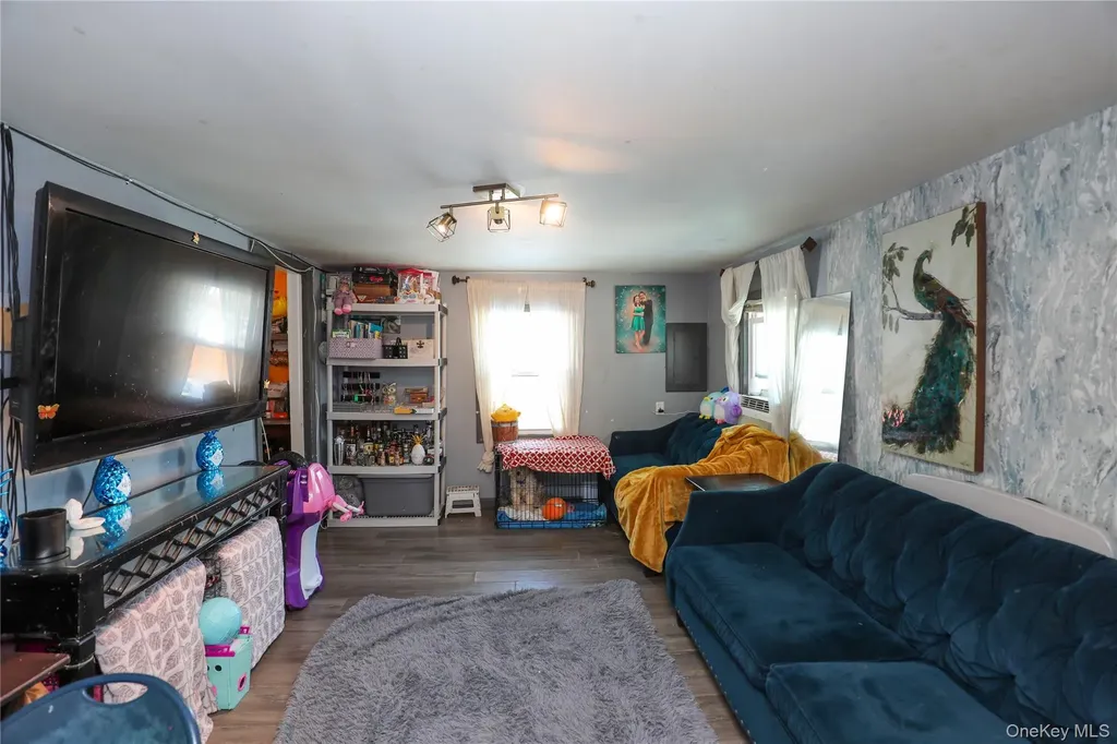 654 Broadway Esopus NY 12429
