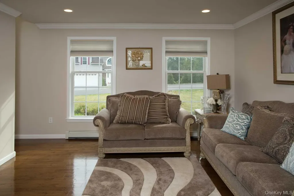 6 Jamil Court Poughkeepsie NY 12603