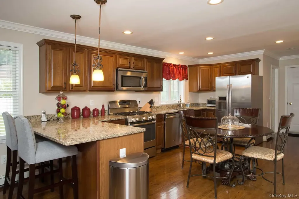 6 Jamil Court Poughkeepsie NY 12603