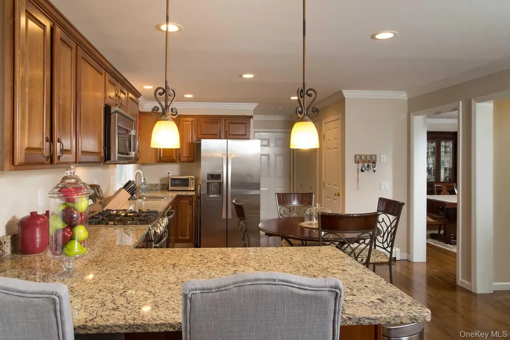 6 Jamil Court Poughkeepsie NY 12603