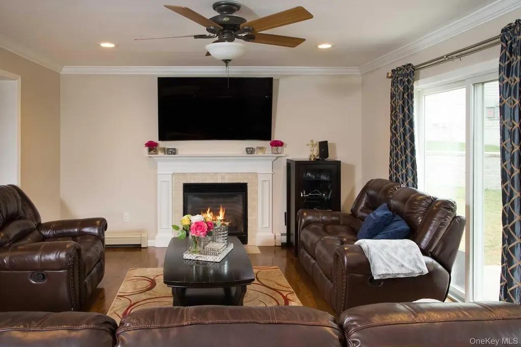 6 Jamil Court Poughkeepsie NY 12603