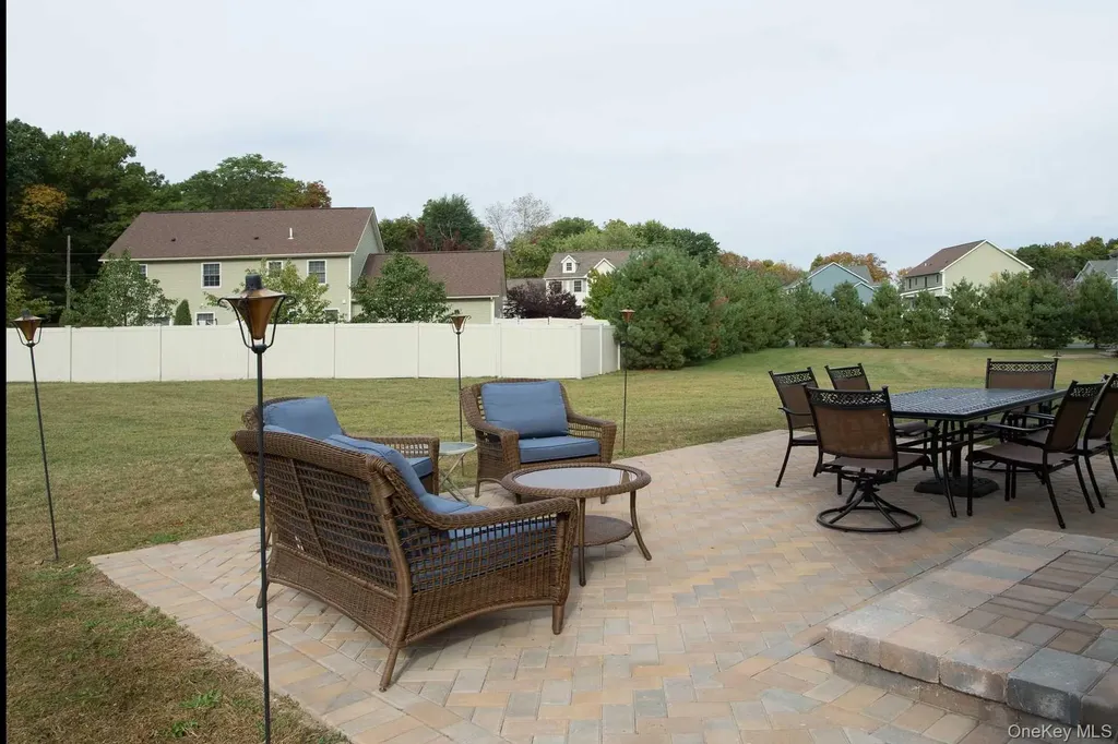 6 Jamil Court Poughkeepsie NY 12603