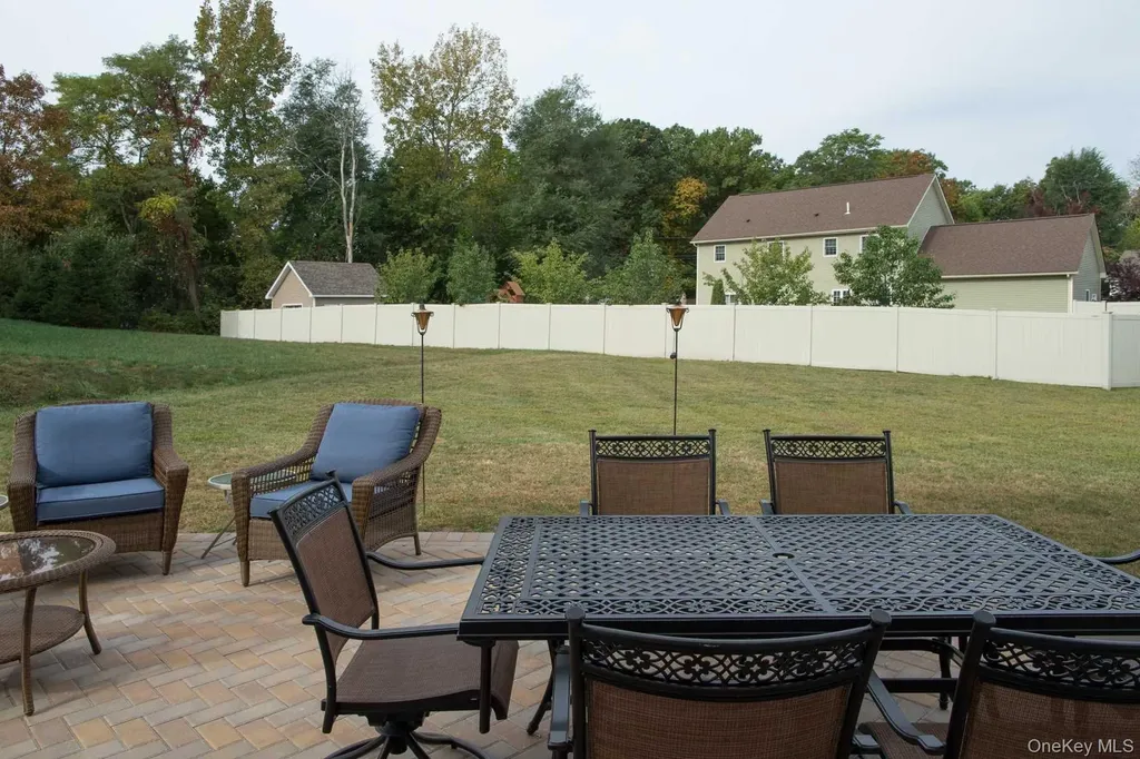 6 Jamil Court Poughkeepsie NY 12603