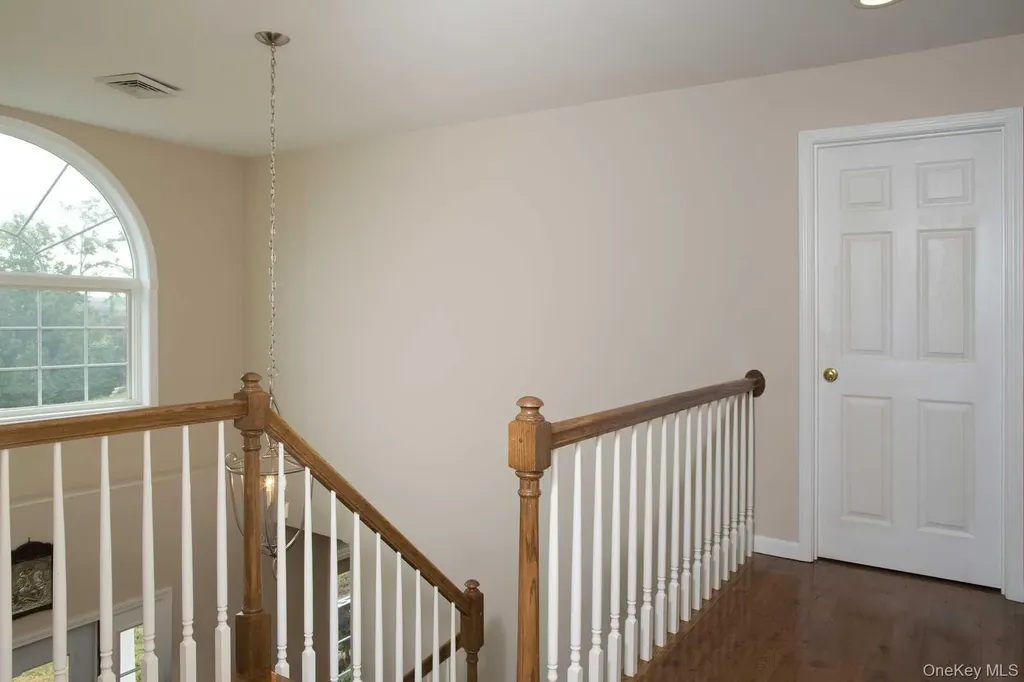 6 Jamil Court Poughkeepsie NY 12603
