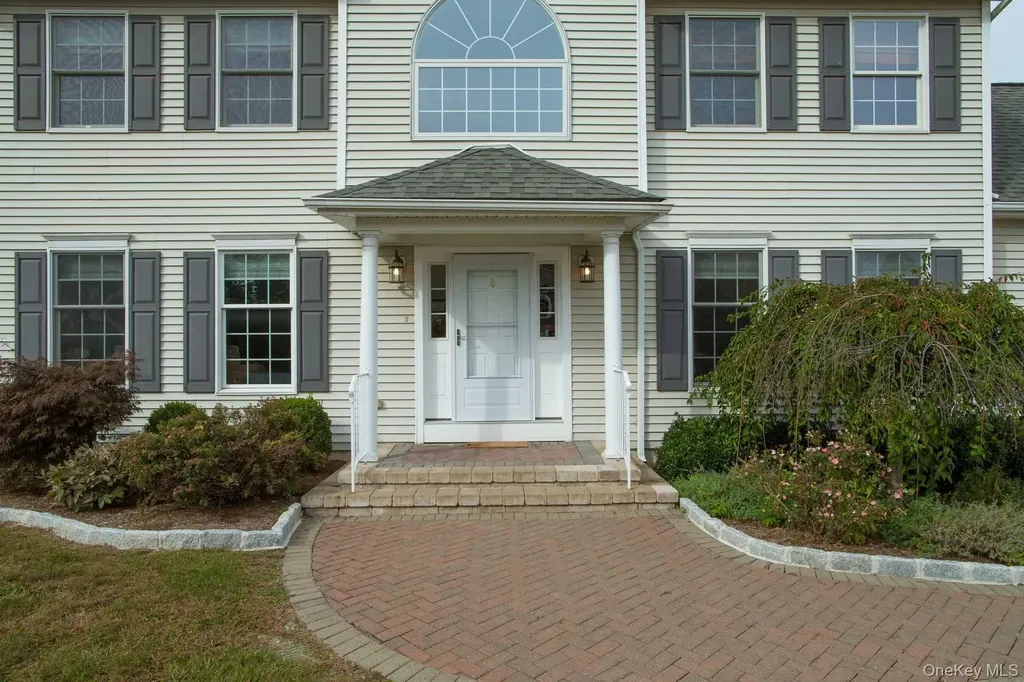 6 Jamil Court Poughkeepsie NY 12603